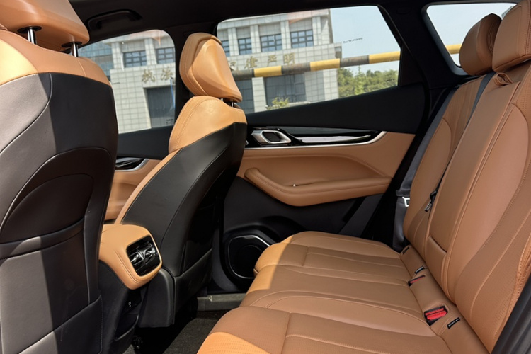 GEELY Boyue L 2025 car image #12