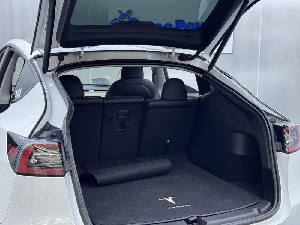 Tesla Model Y 2021 car image #22