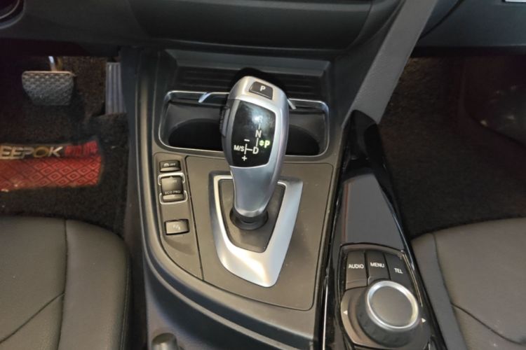BMW 3 Series 2017 immagine di auto #14