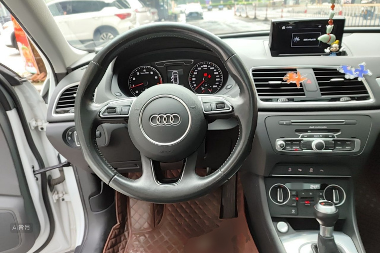 Audi Q3 2017 car image #12