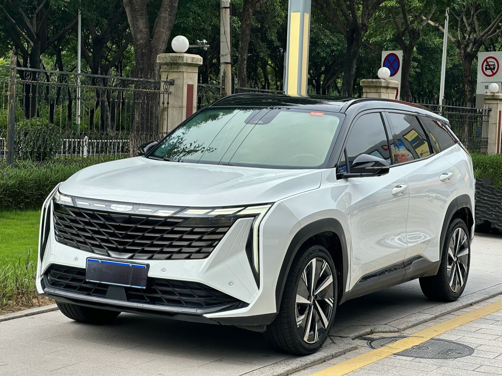 GEELY Boyue L 2023 car image 
