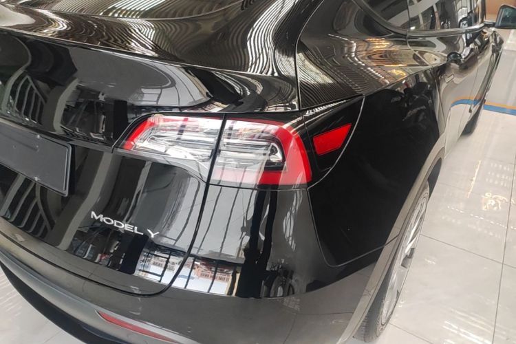 Tesla Model Y 2023 #8 Tesla Model Y 2023 car image #8
