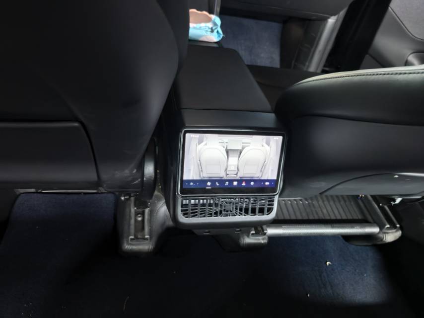 Tesla Model Y 2025 car image #4