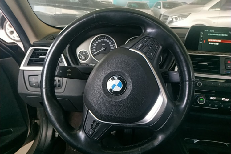 BMW 3 Series 2018 car image #11