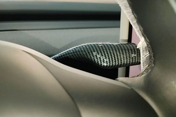 Tesla Model Y 2025 car image #14