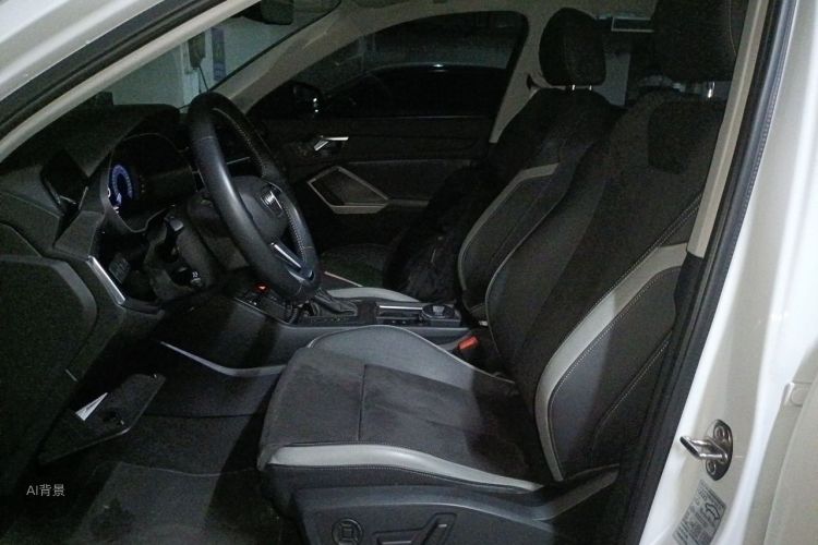 Audi Q3 2020 car image #17