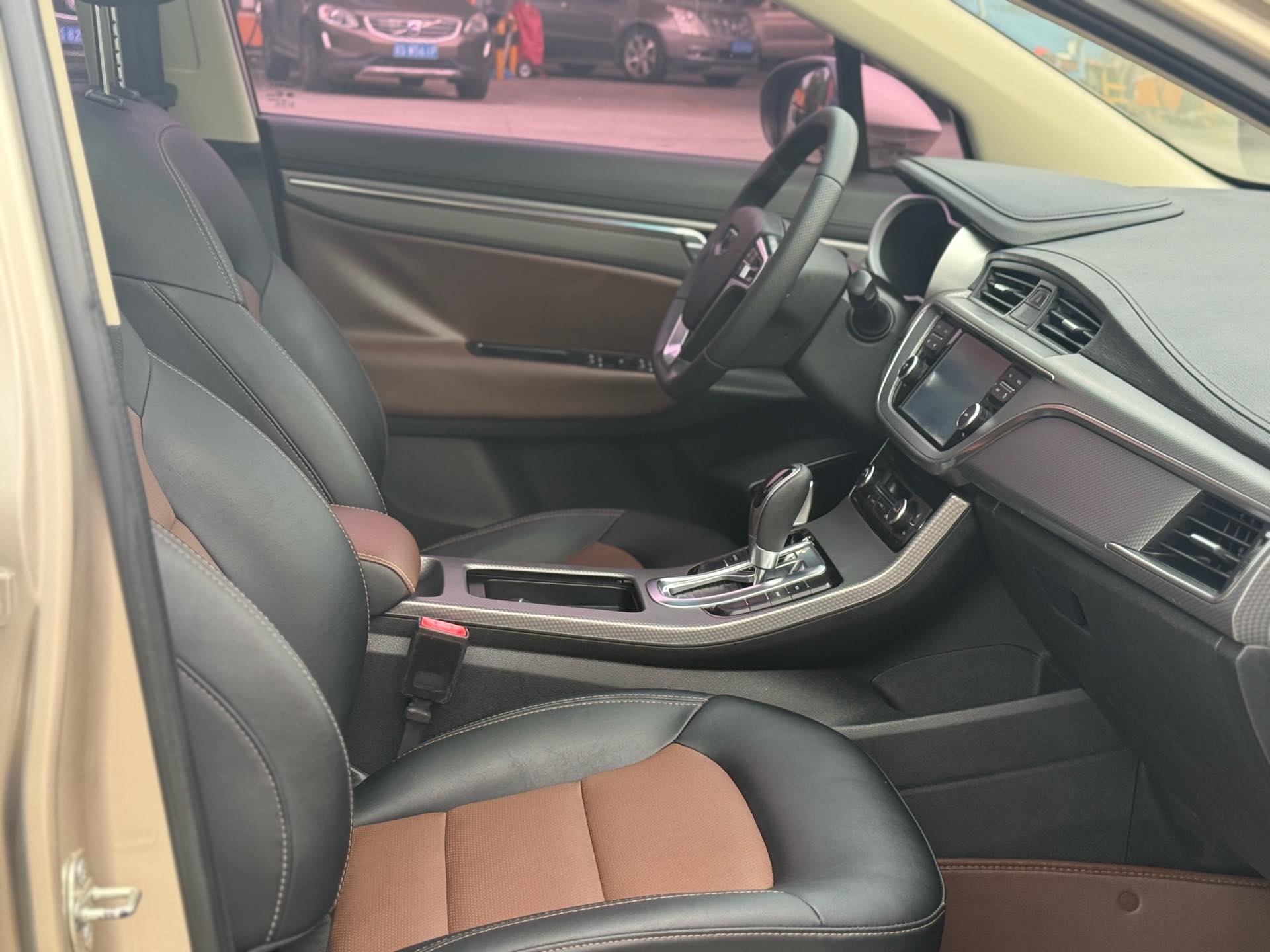 GEELY Emgrand GS 2016 car image #18