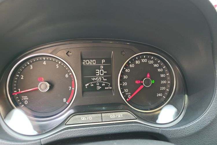 Volkswagen Polo 2017 car image #12