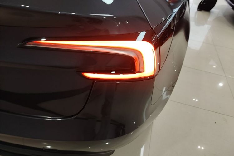 Tesla Model 3 2025 car image #8