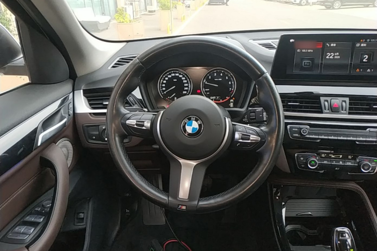 BMW X1 2022 car image #11
