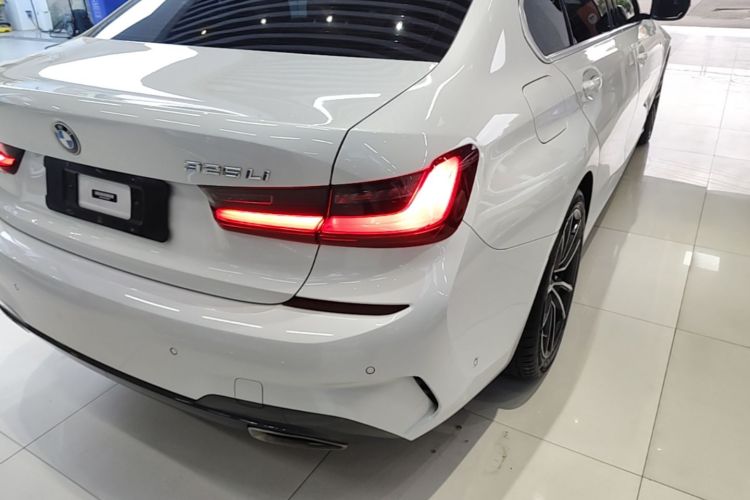 BMW 3 Series 2022 car image #8