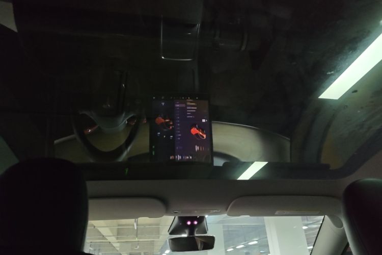 Tesla Model Y 2023 car image #18