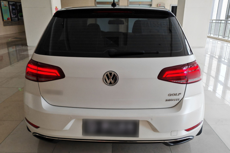 Volkswagen Golf 2019 car image #6