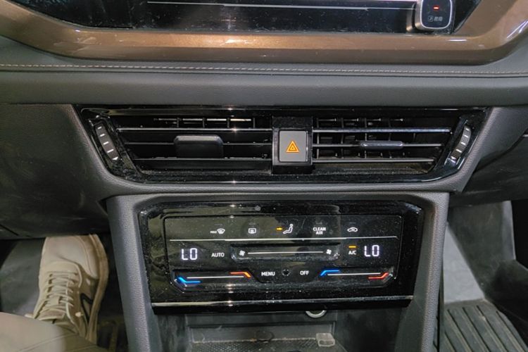 Volkswagen Tharu 2021 car image #13