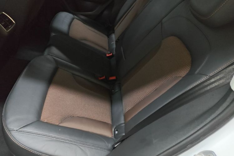 Audi Q3 2018 car image #17