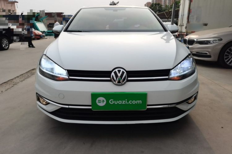 Volkswagen Golf 2019 car image #3
