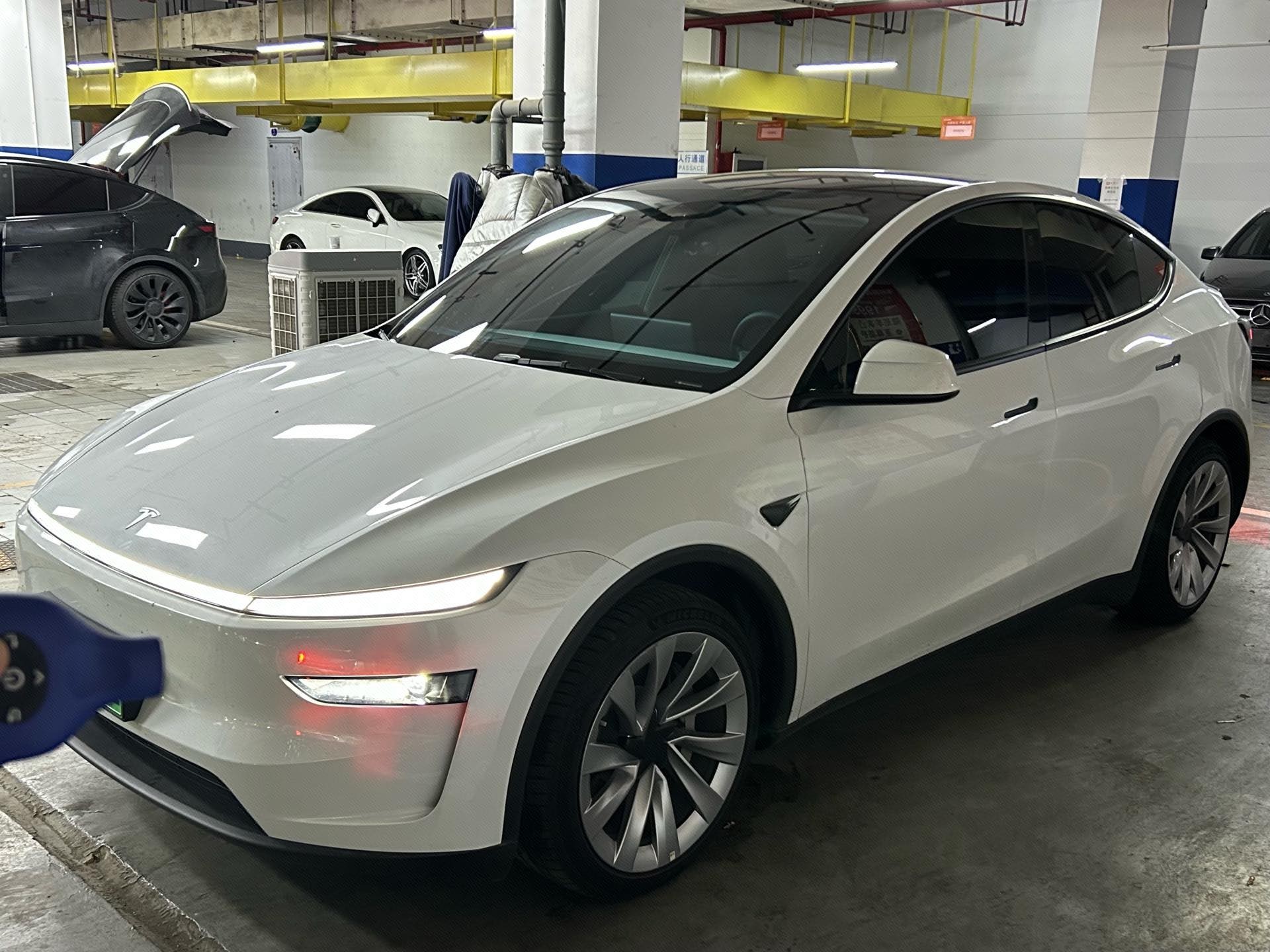 Tesla Model Y 2025 Tesla Model Y 2025 car image