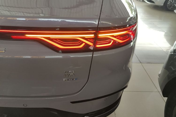 BYD Han 2025 car image #8