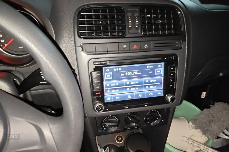 Volkswagen Polo 2015 #15 Volkswagen Polo 2015 car image #15