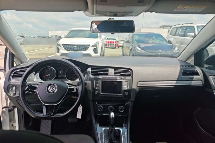 Volkswagen Golf 2017 car image #10