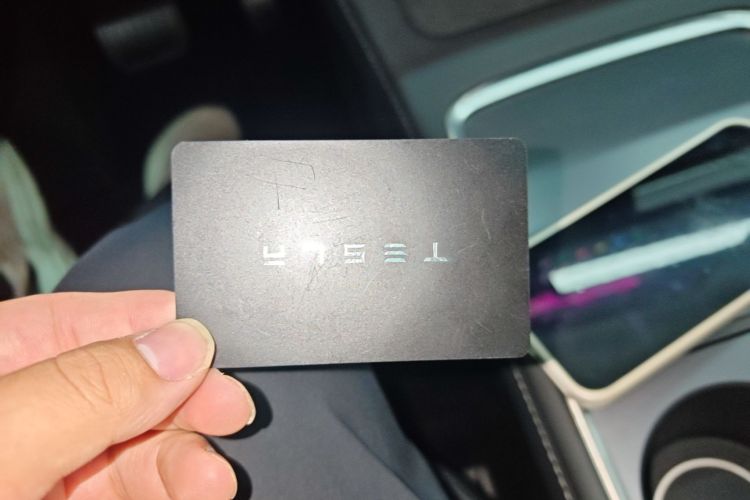Tesla Model 3 2022 car image #9