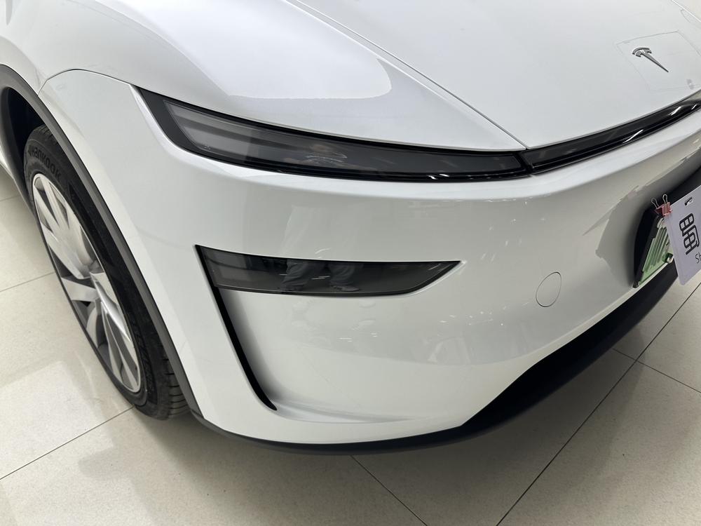 Tesla Model Y 2025 #13 Tesla Model Y 2025 car image #13