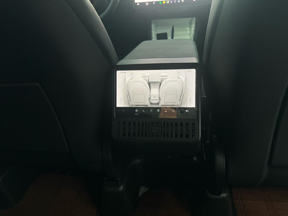 Tesla Model Y 2026 #8 Tesla Model Y 2026 car image #8
