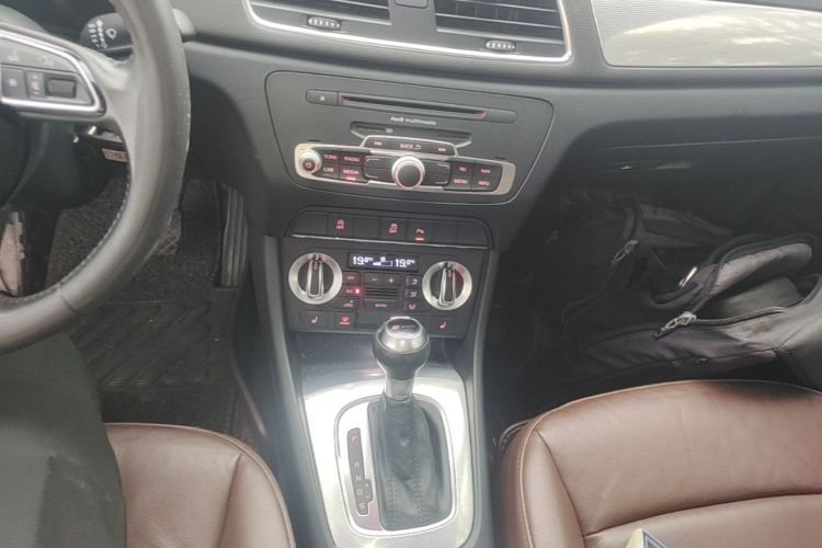 Audi Q3 2015 car image #14