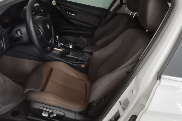 BMW 3 Series 2018 #15 BMW 3 Series 2018 car image #15