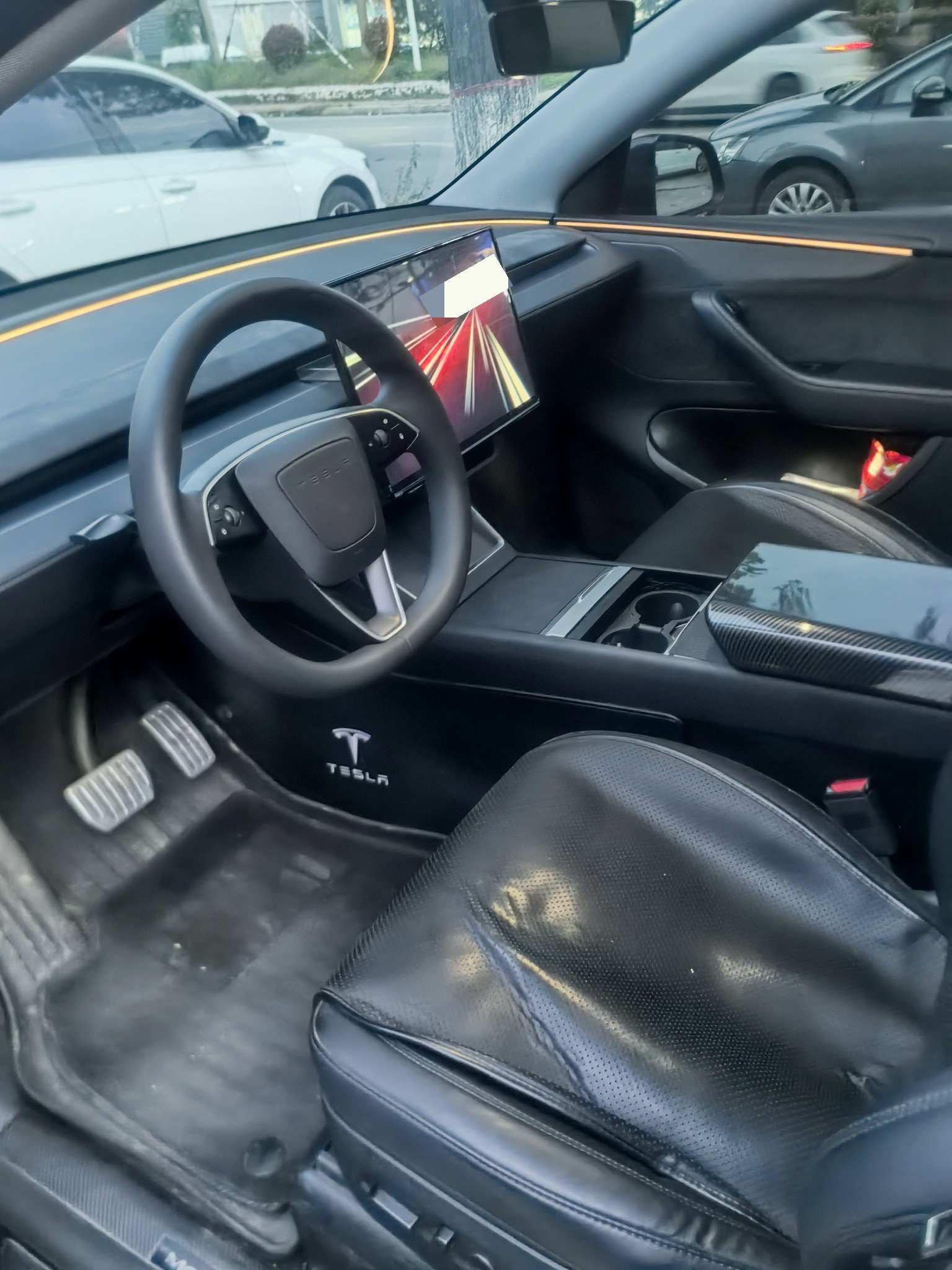 Tesla Model Y 2025 car image #2