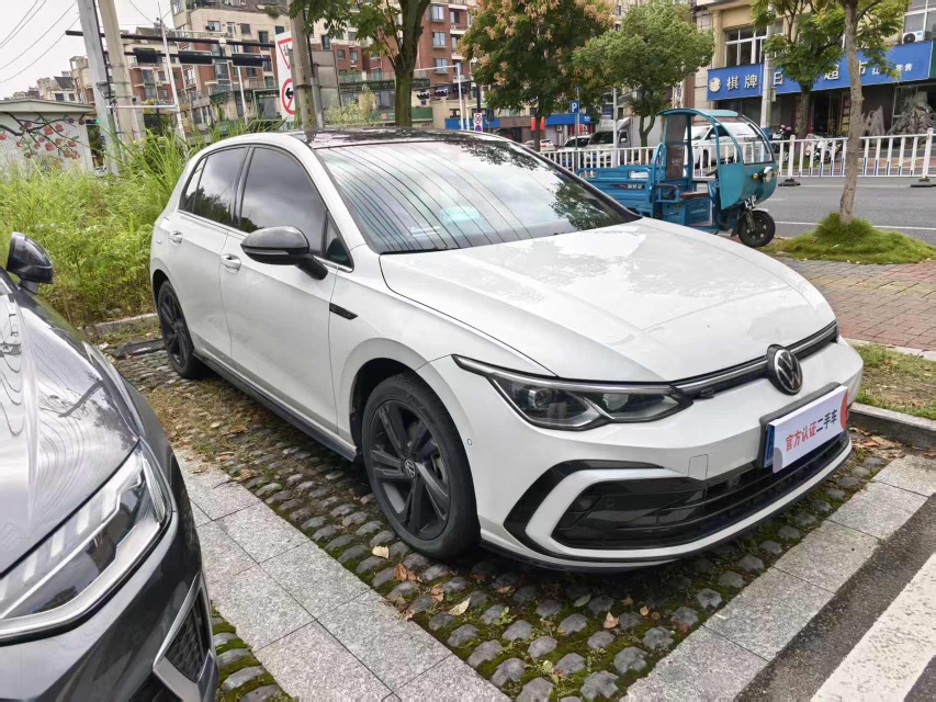 Volkswagen Golf 2024 car image #2