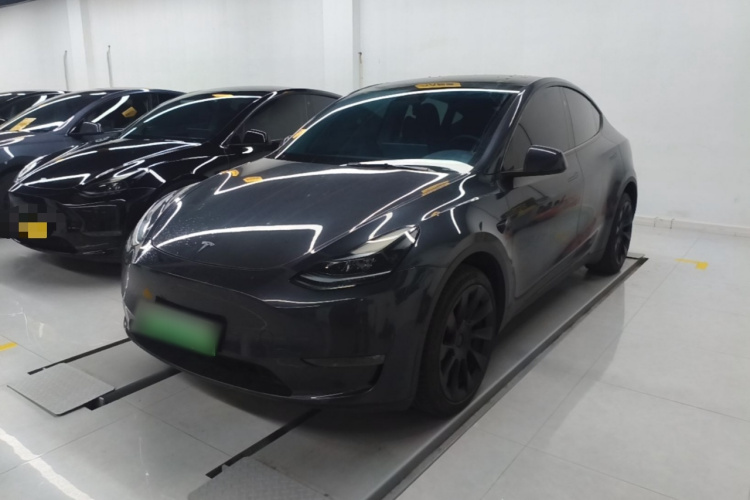 Tesla Model Y 2024 immagine di auto #2