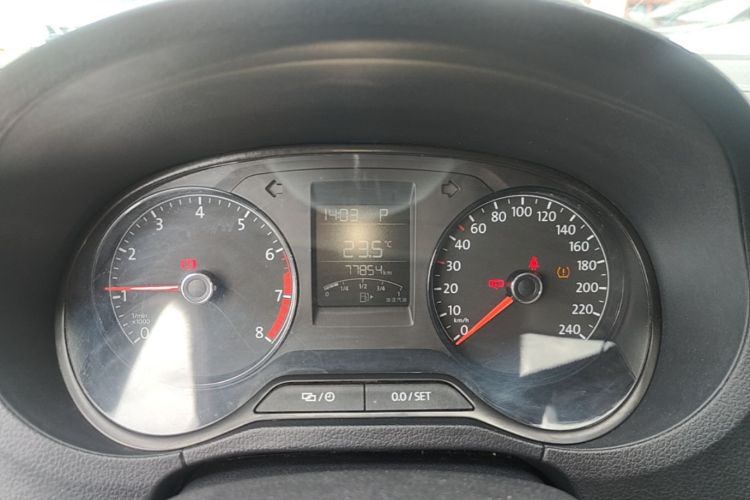Volkswagen Polo 2018 car image #12