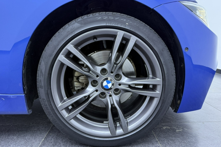 BMW 3 Series 2019 #4 BMW 3 Series 2019 car image #4
