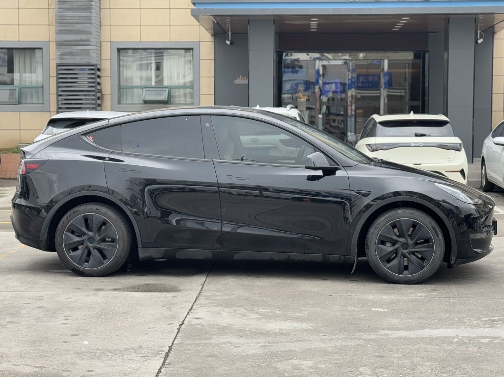 Tesla Model Y 2021 car image #4