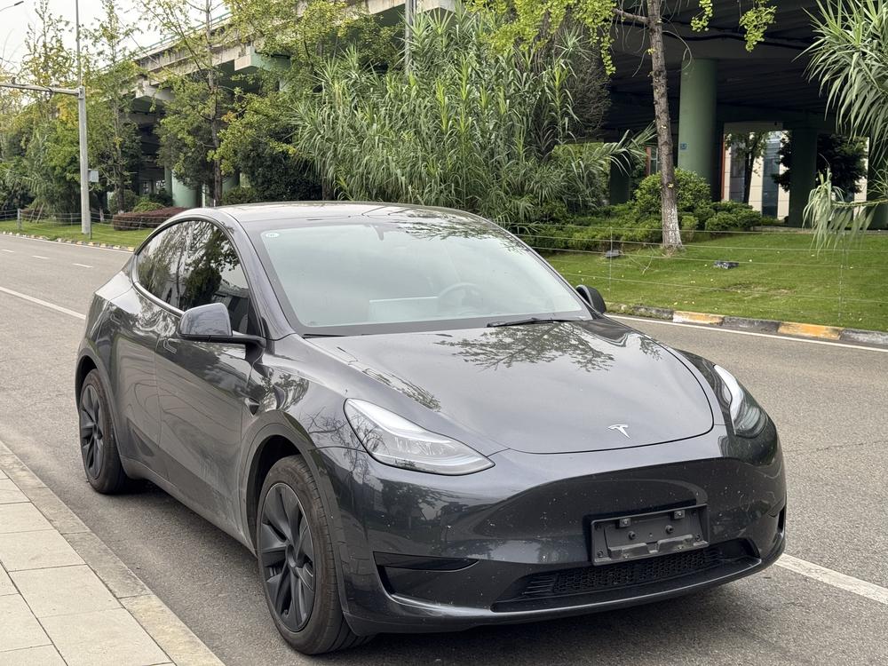 Tesla Model Y 2024 #3 Tesla Model Y 2024 immagine di auto #3