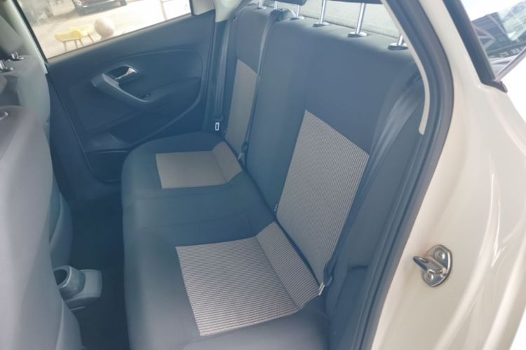 Volkswagen Polo 2017 car image #17