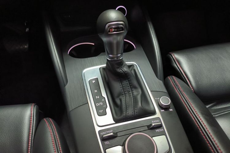 Audi A3 2018 car image #14