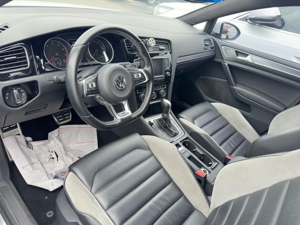 Volkswagen Golf 2017 car image #16