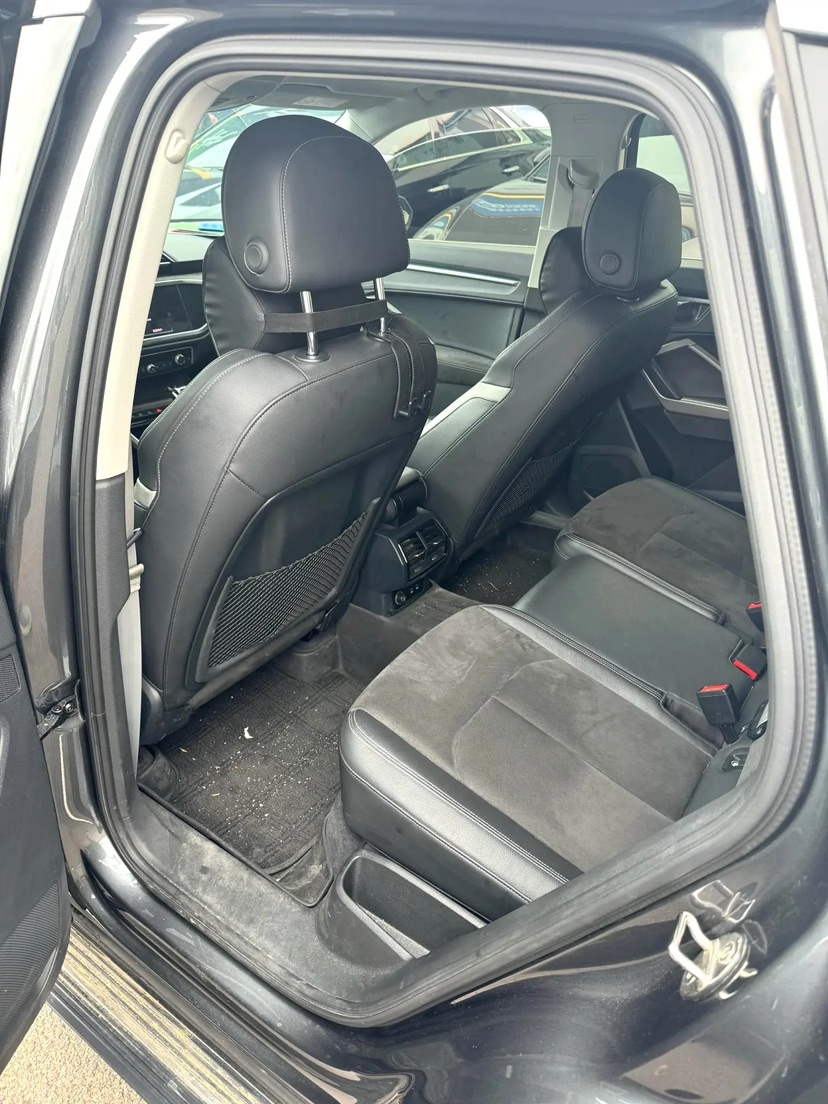 Audi Q3 2022 car image #3