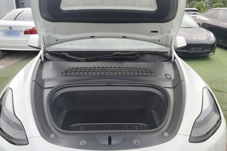 Tesla Model Y 2022 car image #22