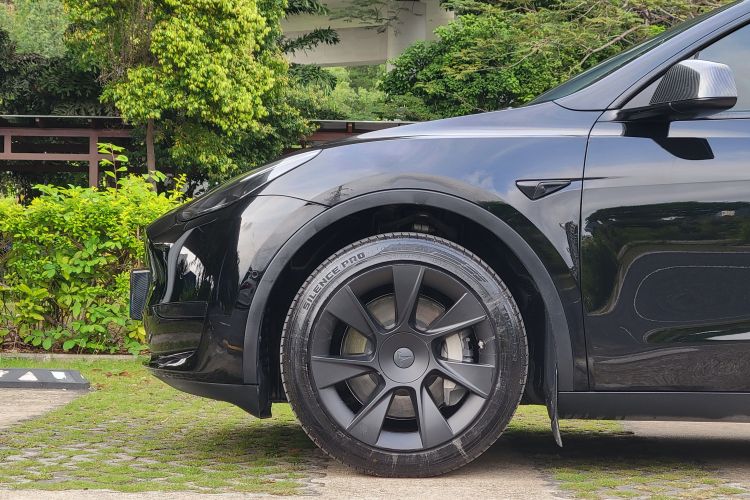 Tesla Model Y 2023 car image #10