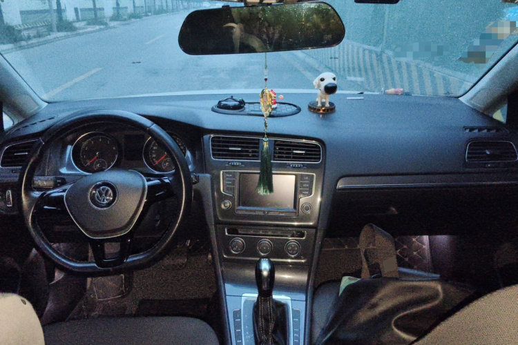Volkswagen Golf 2017 car image #7