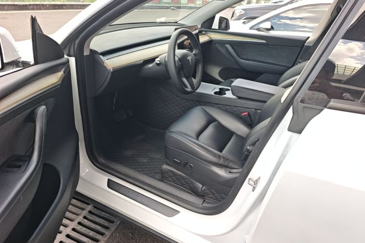 Tesla Model Y 2023 #16 Tesla Model Y 2023 car image #16