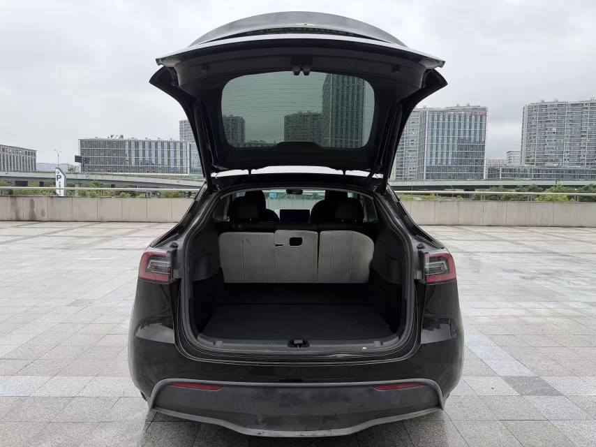 Tesla Model Y 2023 #9 Tesla Model Y 2023 car image #9