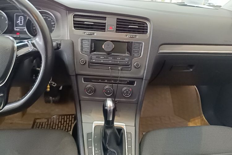 Volkswagen Golf 2015 car image #13