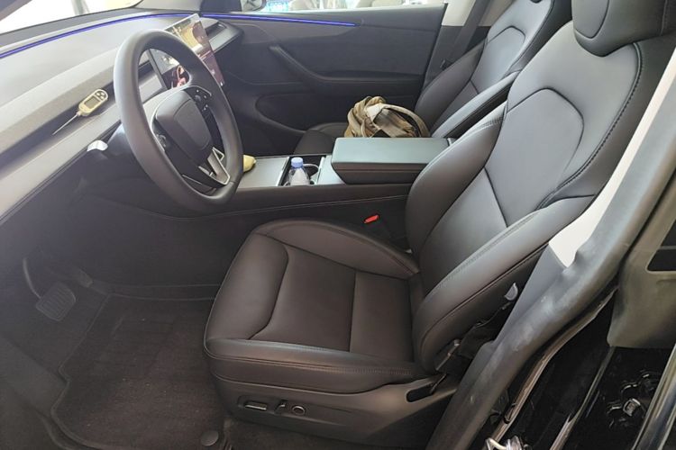 Tesla Model Y 2025 car image #19