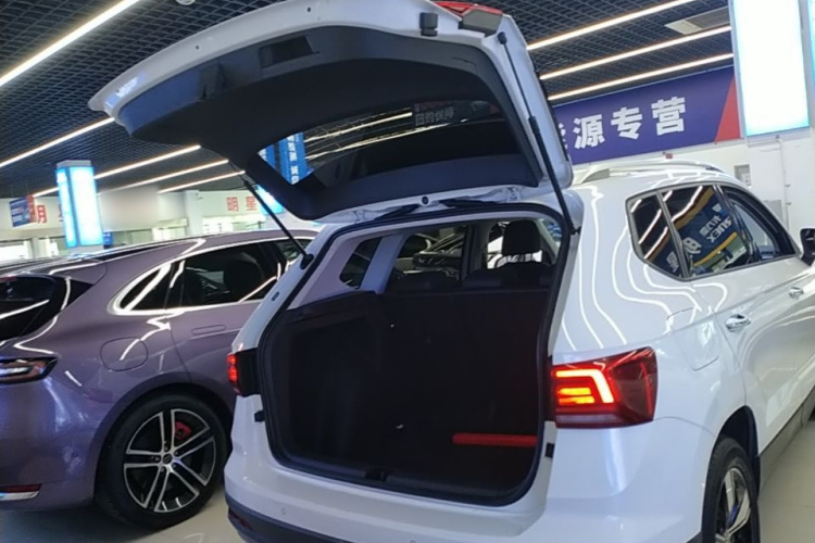 Volkswagen Tharu 2020 car image #19