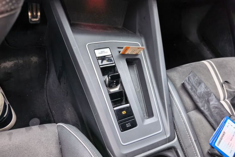 Volkswagen Golf 2021 car image #14