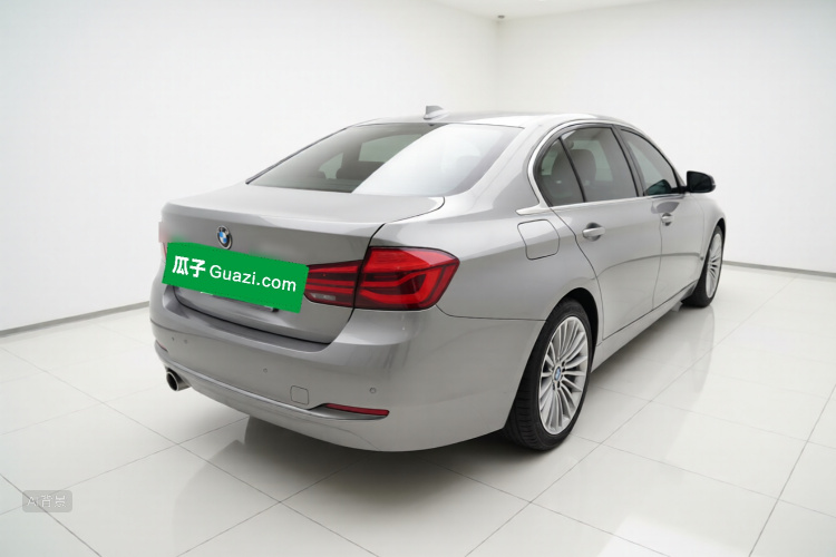 BMW 3 Series 2018 car image #7